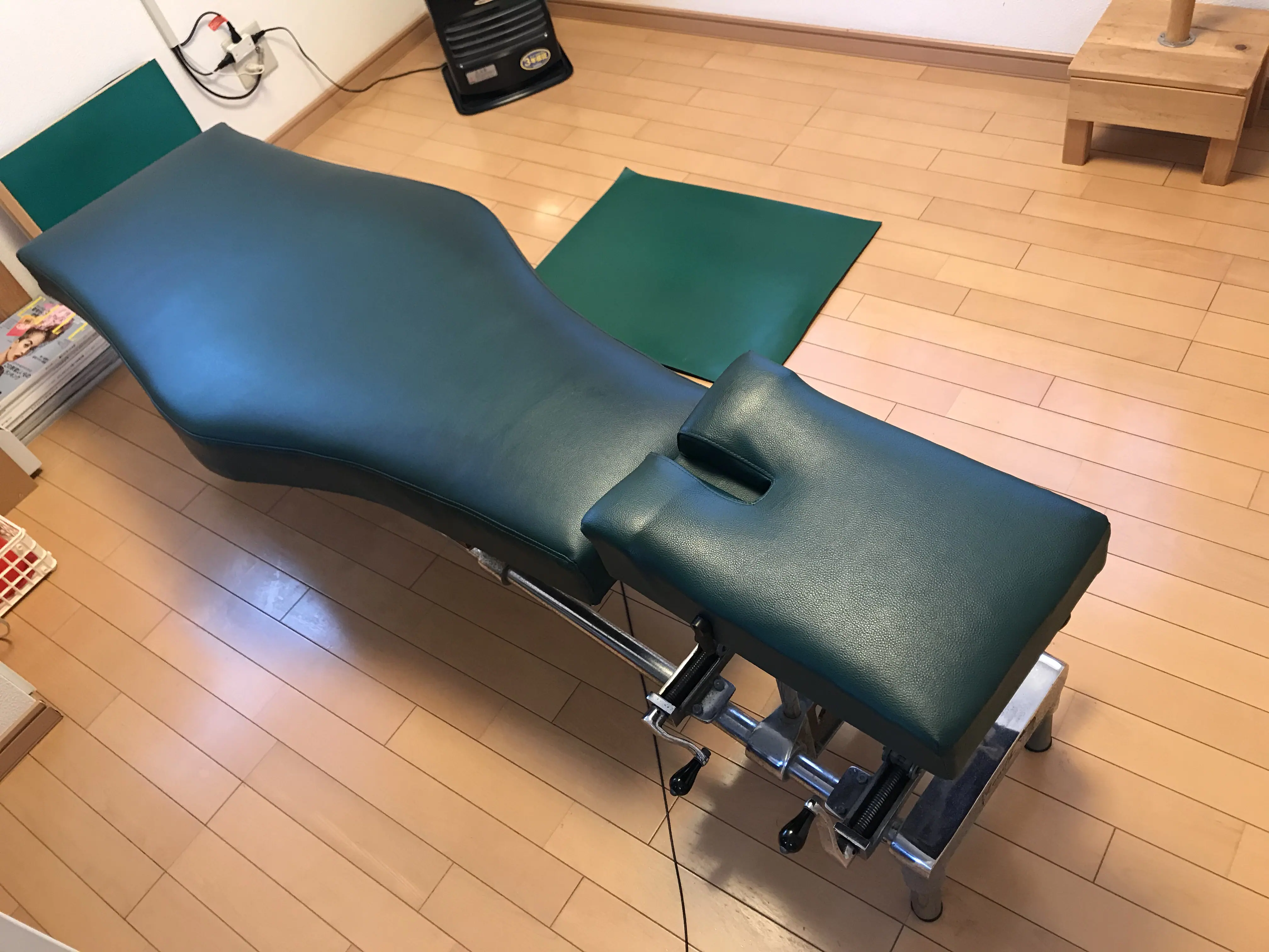 施術台サイドポスチャーテーブル
