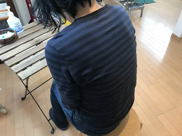 背中の痛みの施術