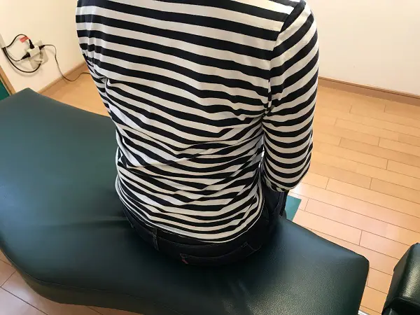 柔らかい椅子の方が座りやすければ骨盤は歪んでいる